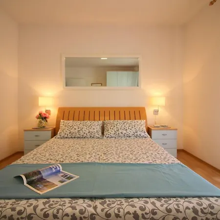 Apartment Apartment In Porec/Istrien 10194 Porec